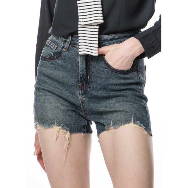 Jeans with untrimmed legs